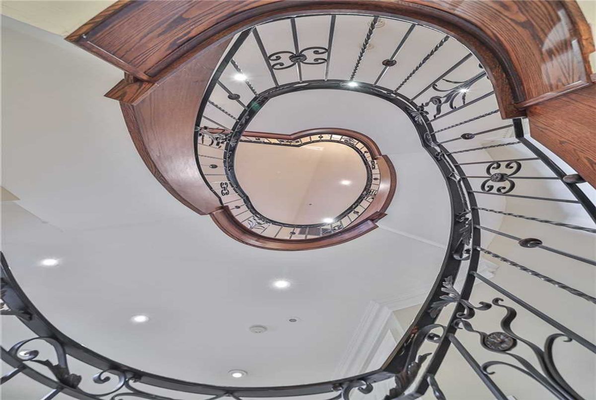 19 Forest Glen Crescent 19 Forest Glen Crescent Toronto C12