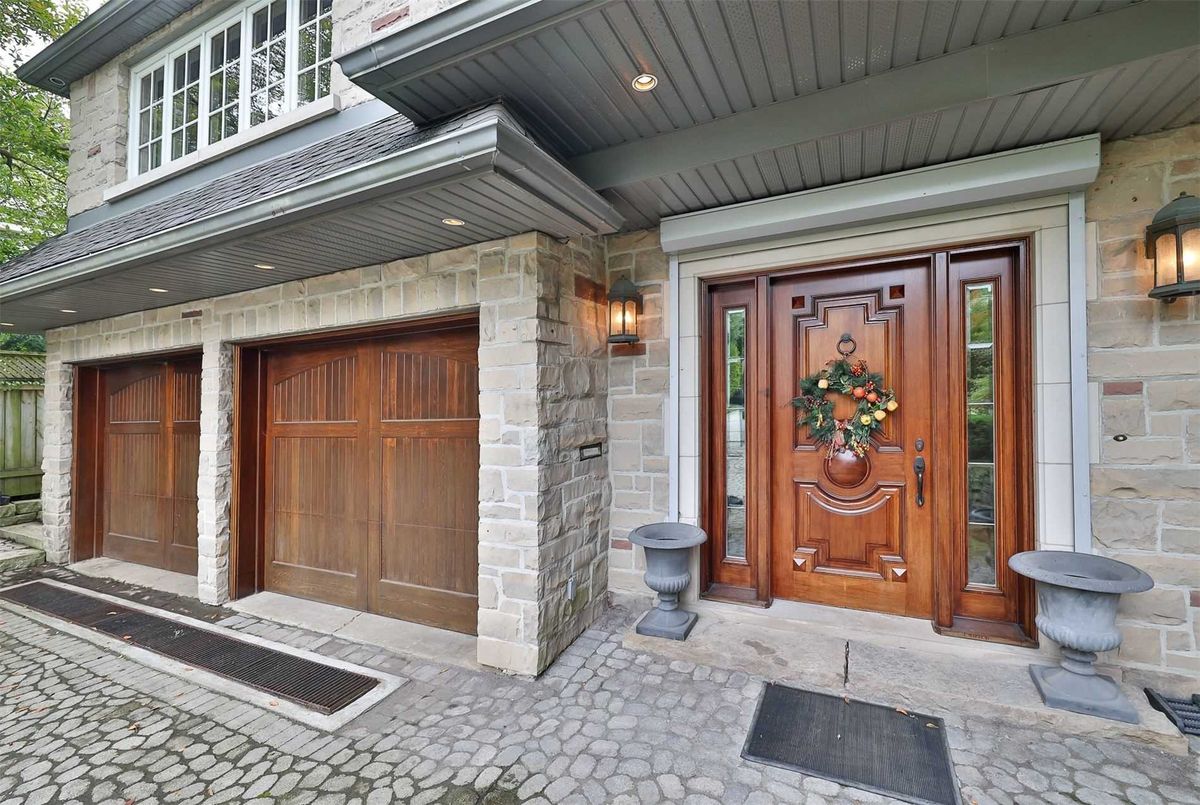 19 Forest Glen Crescent 19 Forest Glen Crescent Toronto C12