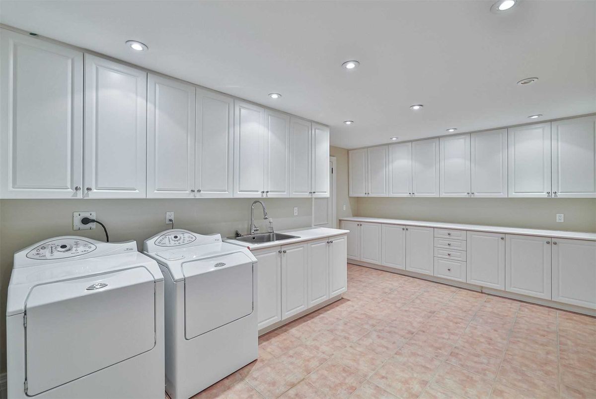 19 Forest Glen Crescent 19 Forest Glen Crescent Toronto C12