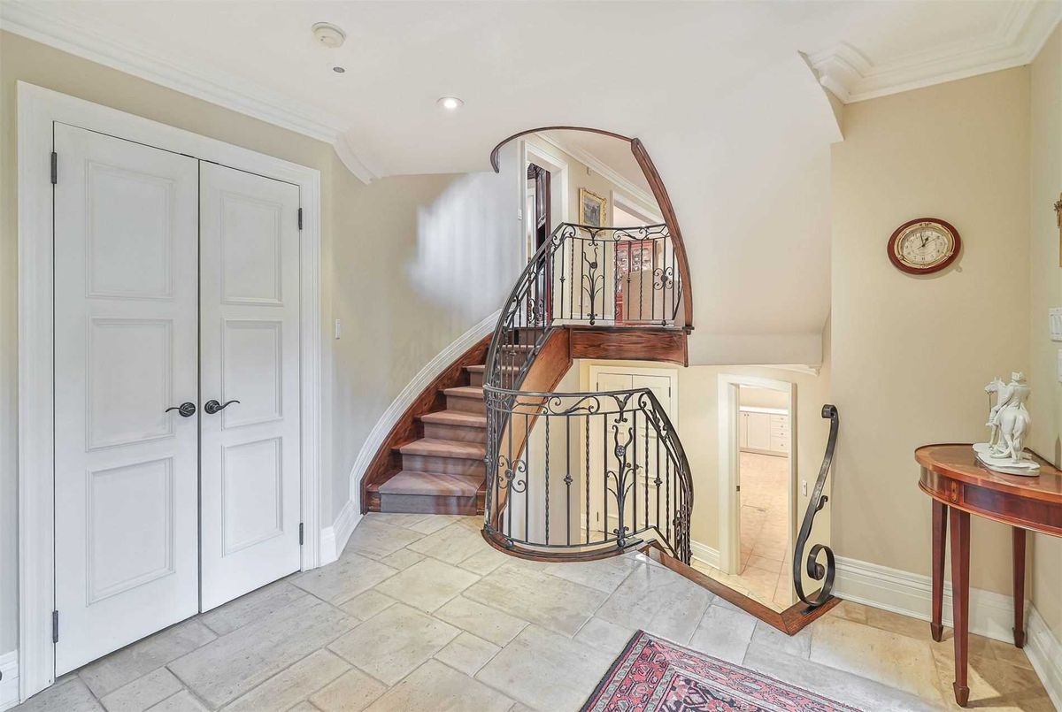 19 Forest Glen Crescent 19 Forest Glen Crescent Toronto C12