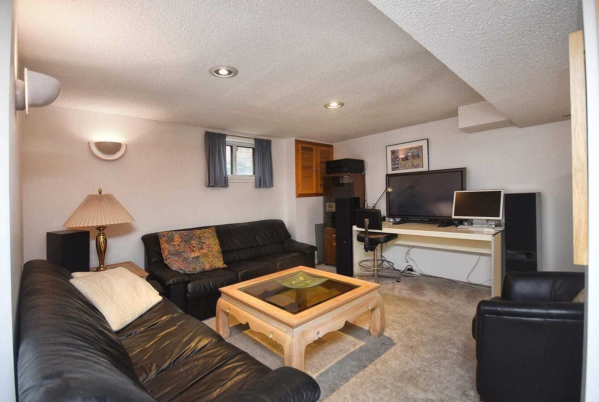 89 Avondale Avenue 89 Avondale Avenue Toronto C14