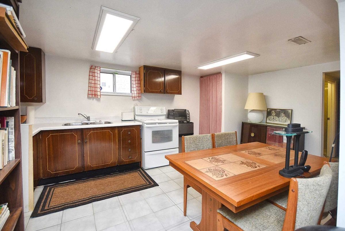 89 Avondale Avenue 89 Avondale Avenue Toronto C14