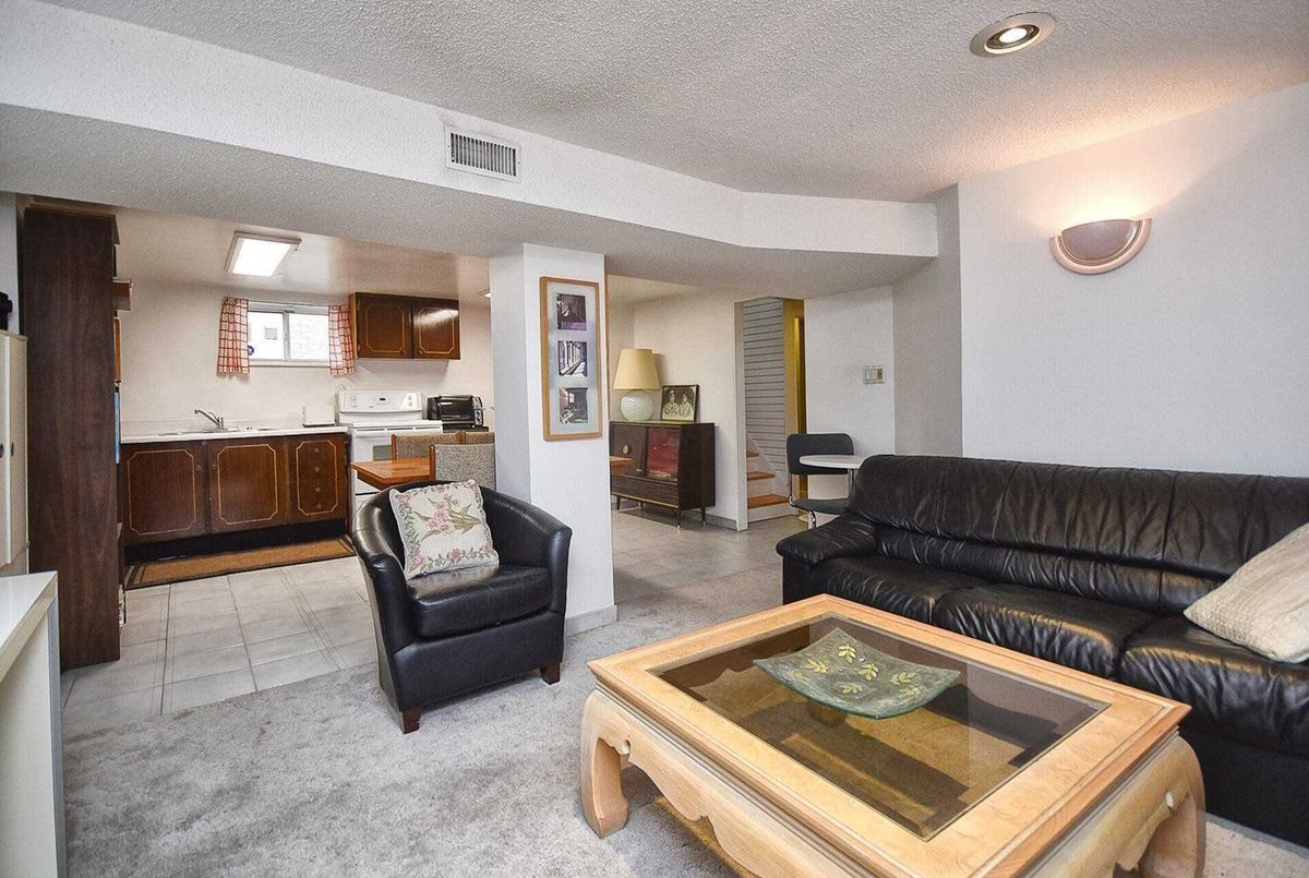 89 Avondale Avenue 89 Avondale Avenue Toronto C14