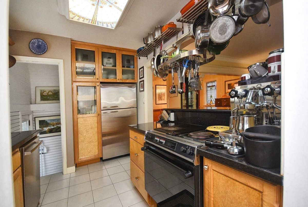 89 Avondale Avenue 89 Avondale Avenue Toronto C14