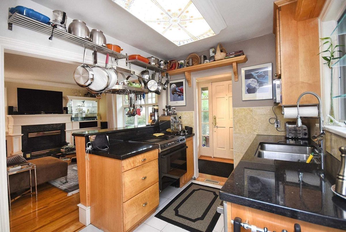 89 Avondale Avenue 89 Avondale Avenue Toronto C14