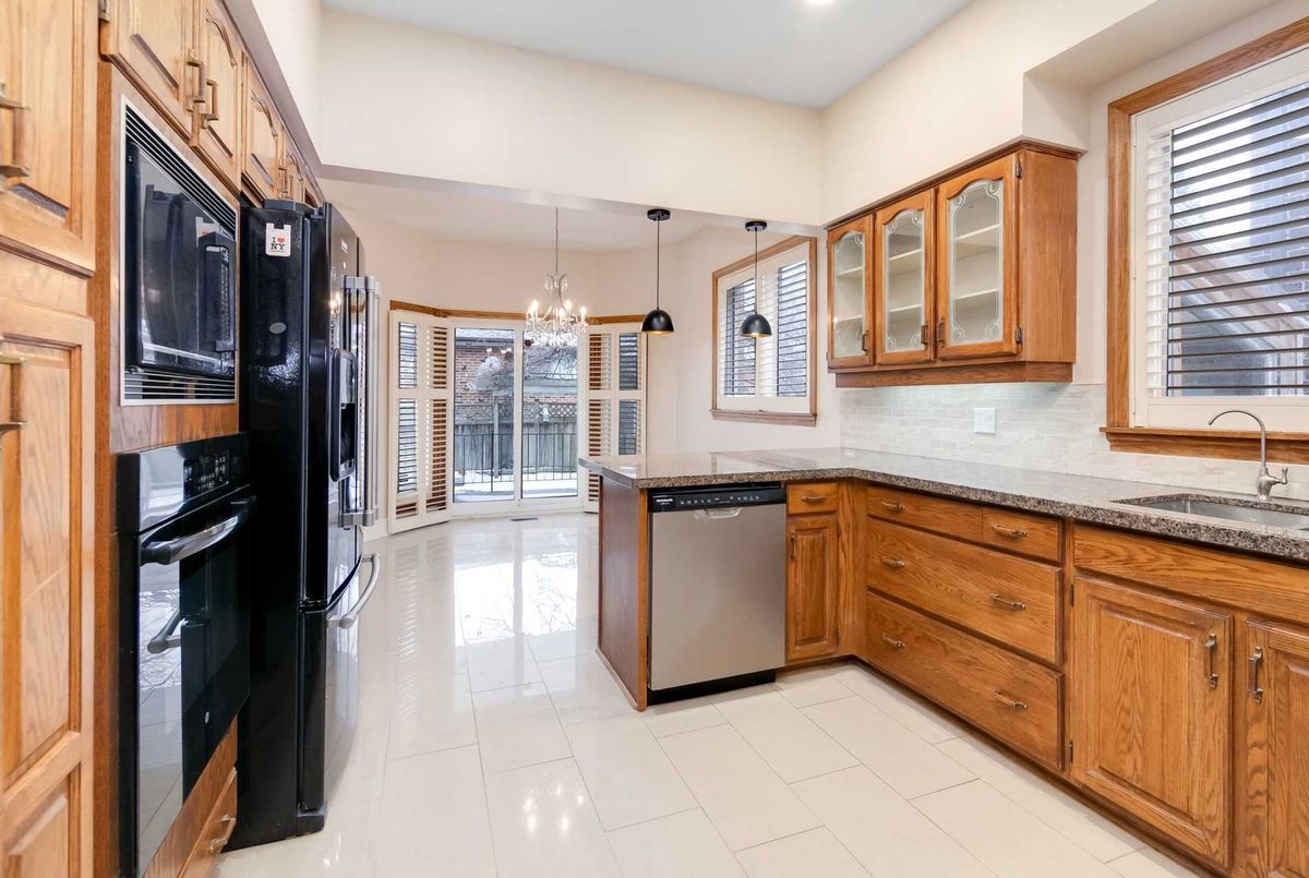 194 Holmes Avenue 194 Holmes Avenue Toronto C14