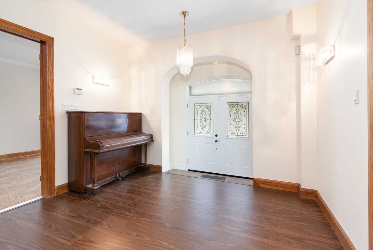 194 Holmes Avenue 194 Holmes Avenue Toronto C14