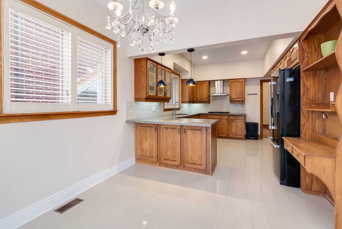 194 Holmes Avenue 194 Holmes Avenue Toronto C14