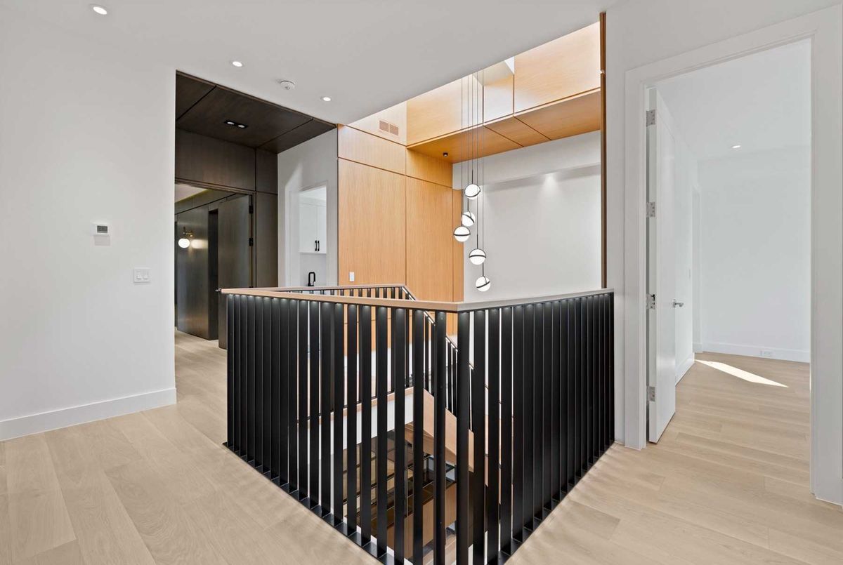 217 Kingsdale Avenue 217 Kingsdale Avenue Toronto C14