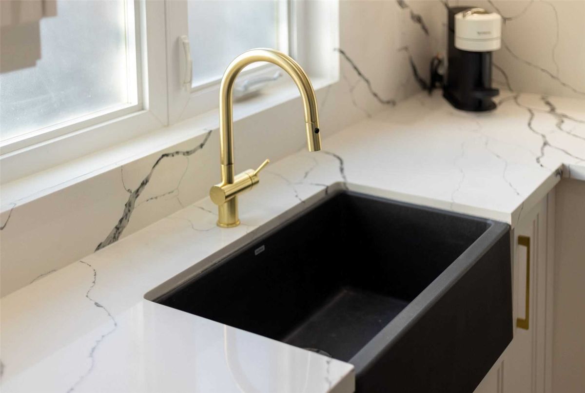 1566 Mount Pleasant Road 1566 Mount Pleasant Road Toronto C04