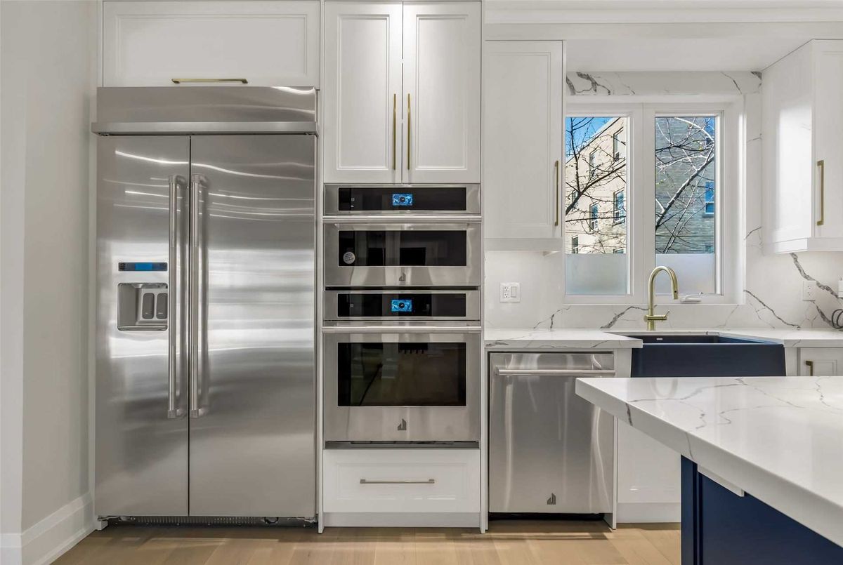 1566 Mount Pleasant Road 1566 Mount Pleasant Road Toronto C04