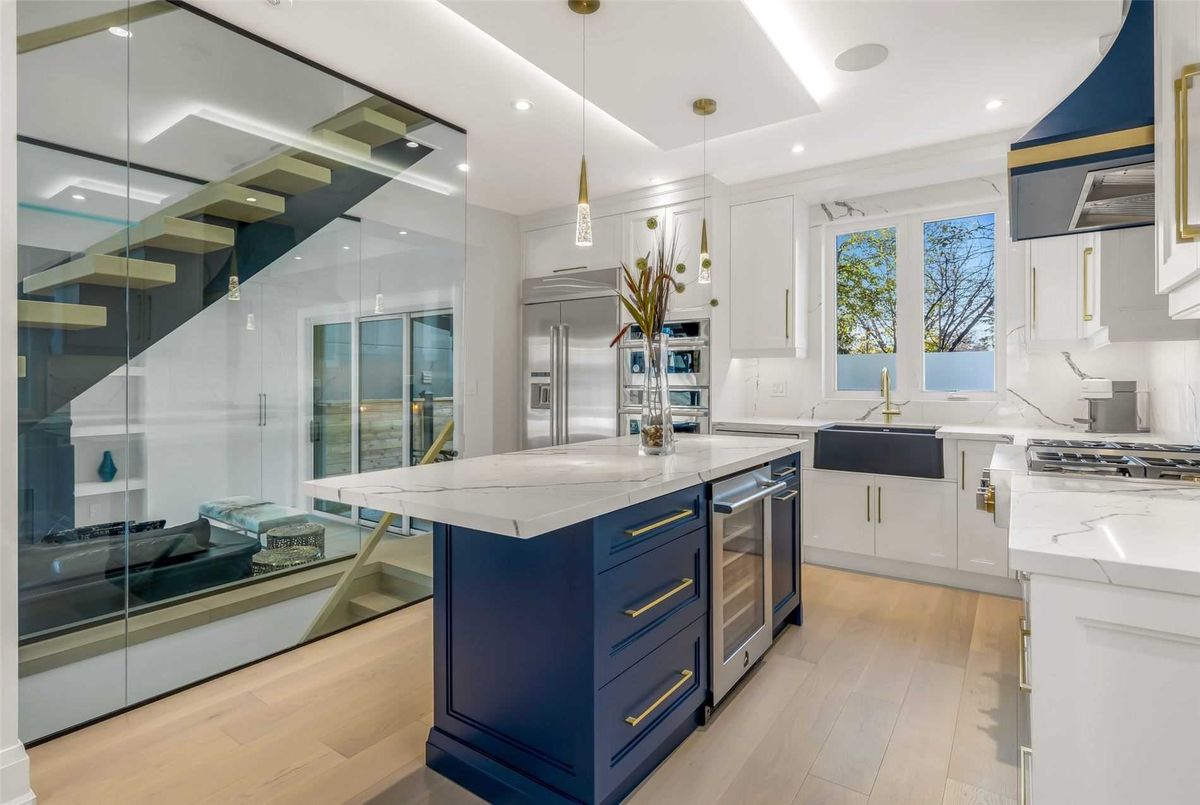 1566 Mount Pleasant Road 1566 Mount Pleasant Road Toronto C04