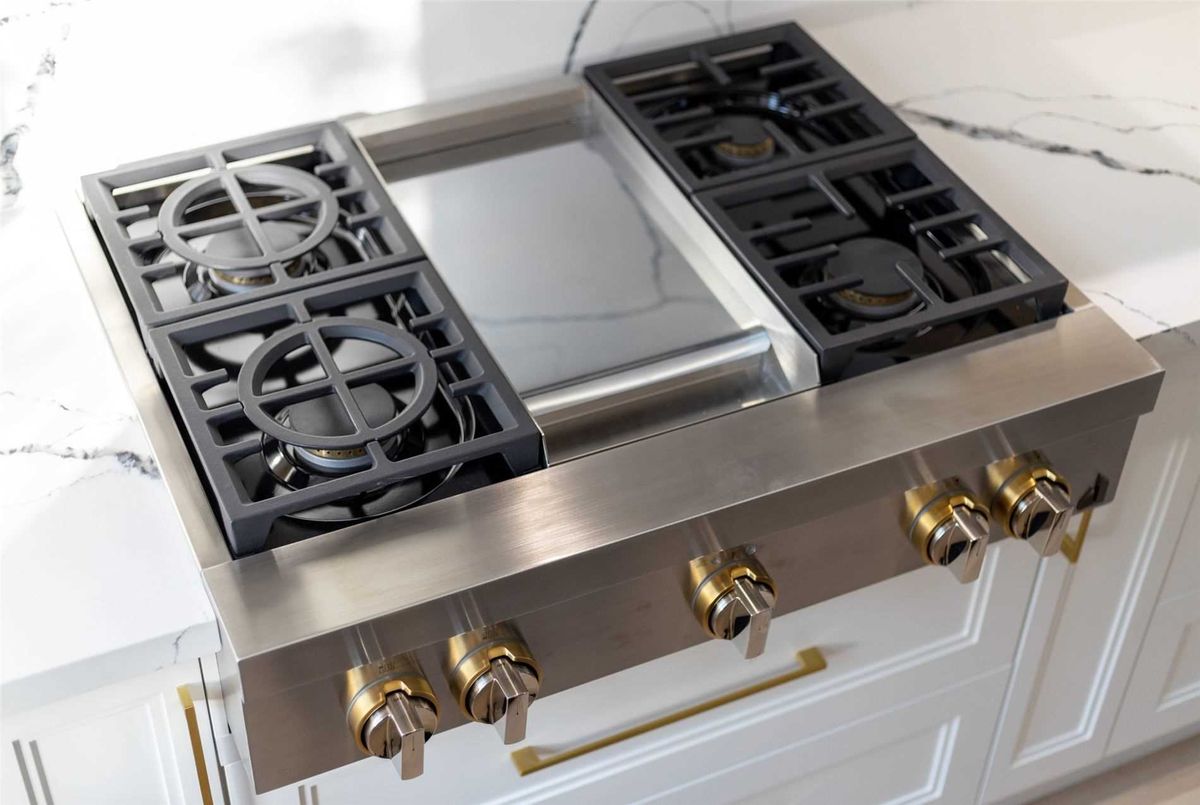 1566 Mount Pleasant Road 1566 Mount Pleasant Road Toronto C04