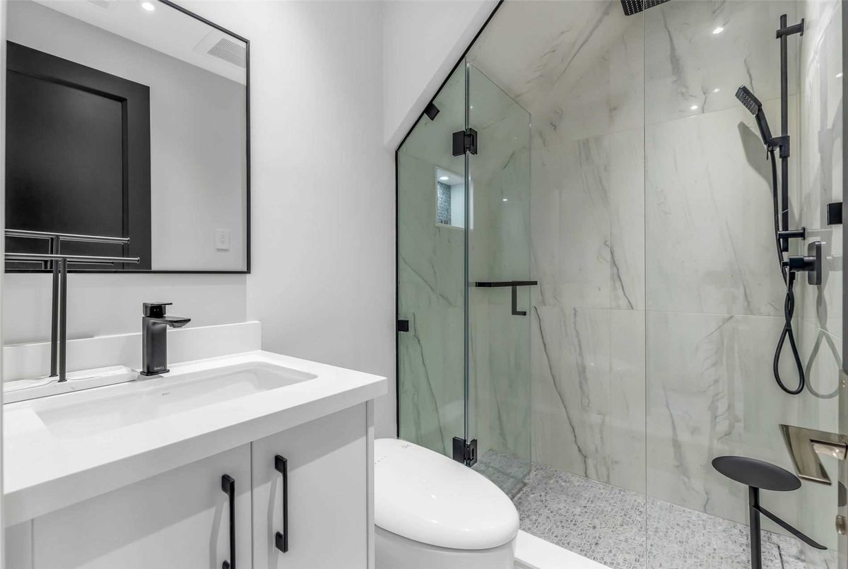 1566 Mount Pleasant Road 1566 Mount Pleasant Road Toronto C04