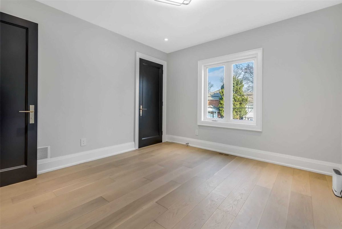 1566 Mount Pleasant Road 1566 Mount Pleasant Road Toronto C04