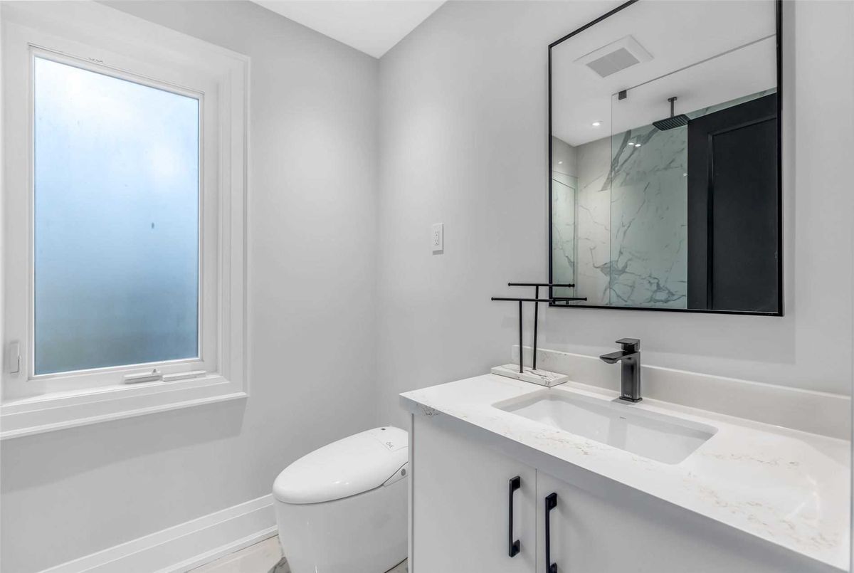 1566 Mount Pleasant Road 1566 Mount Pleasant Road Toronto C04