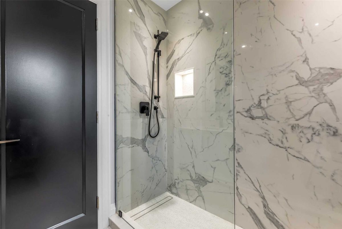 1566 Mount Pleasant Road 1566 Mount Pleasant Road Toronto C04