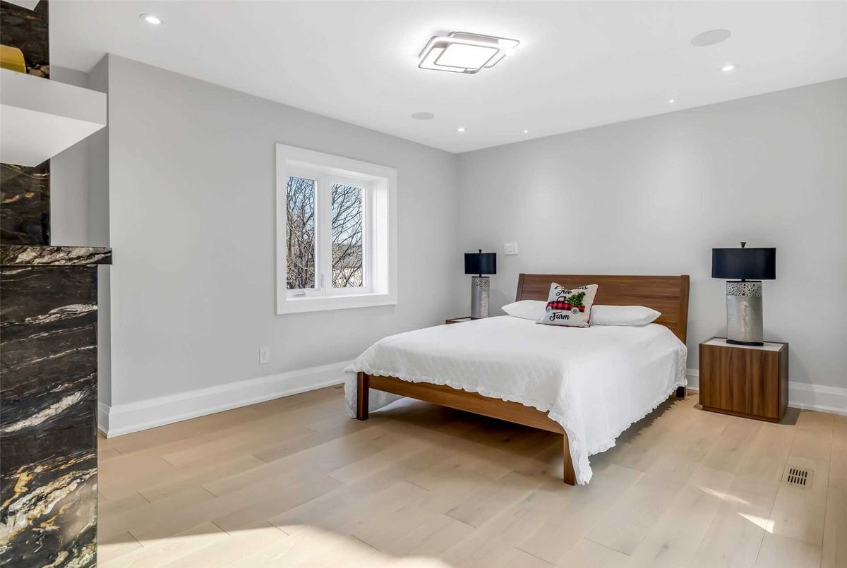 1566 Mount Pleasant Road 1566 Mount Pleasant Road Toronto C04