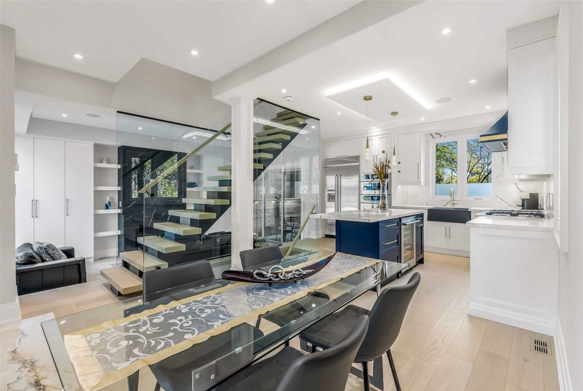 1566 Mount Pleasant Road 1566 Mount Pleasant Road Toronto C04