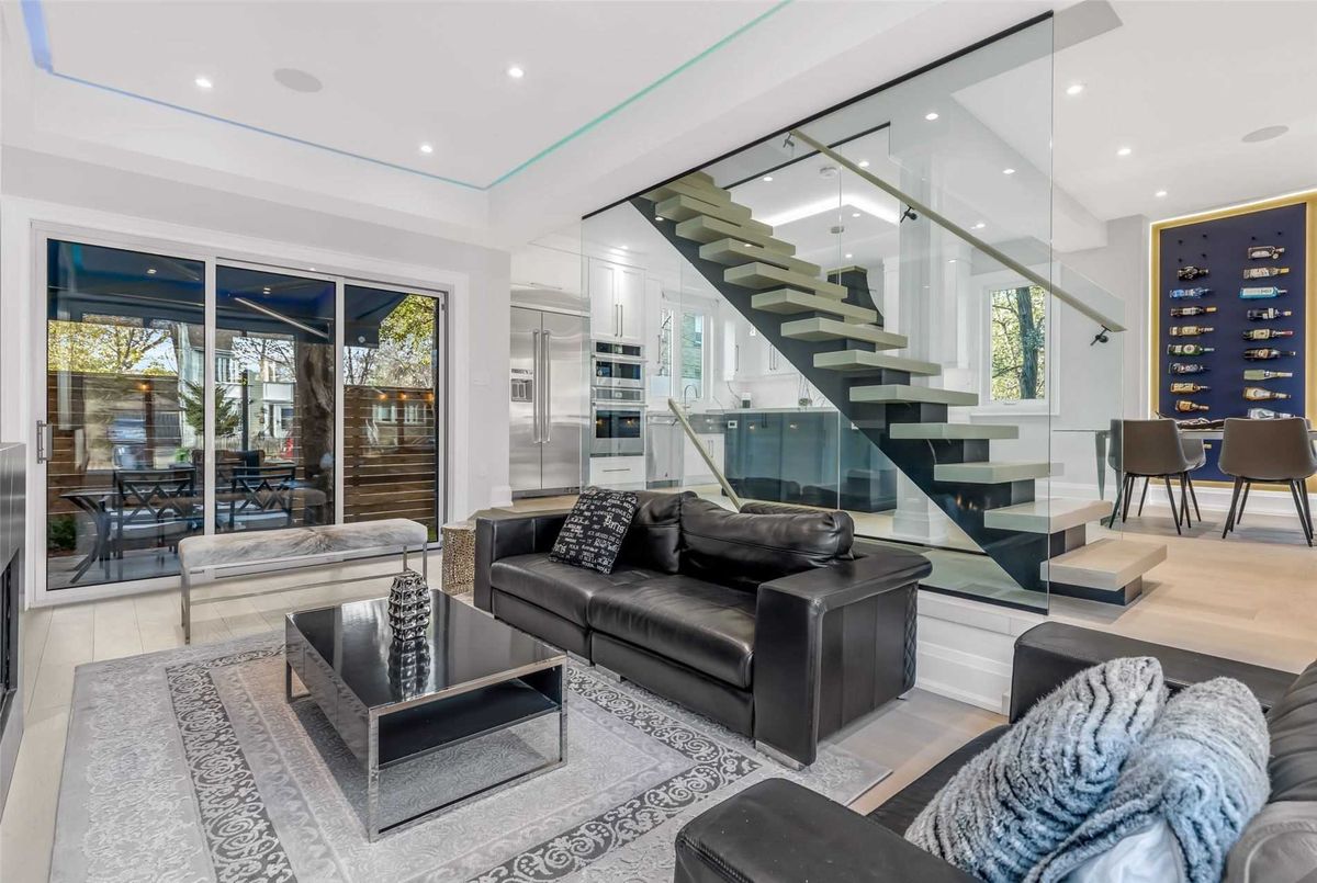 1566 Mount Pleasant Road 1566 Mount Pleasant Road Toronto C04