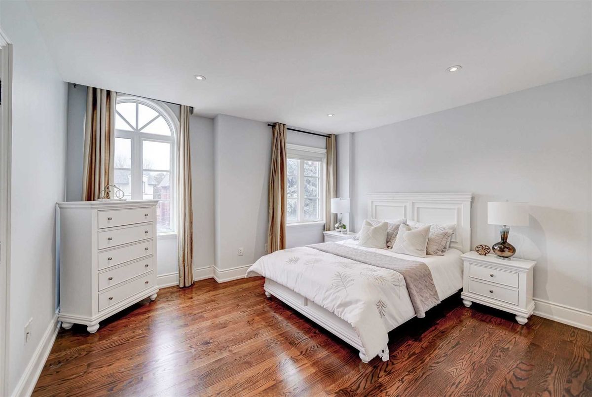 111 Alfred Ave 111 Alfred Ave Toronto