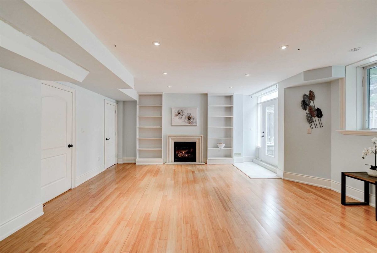 111 Alfred Ave 111 Alfred Ave Toronto