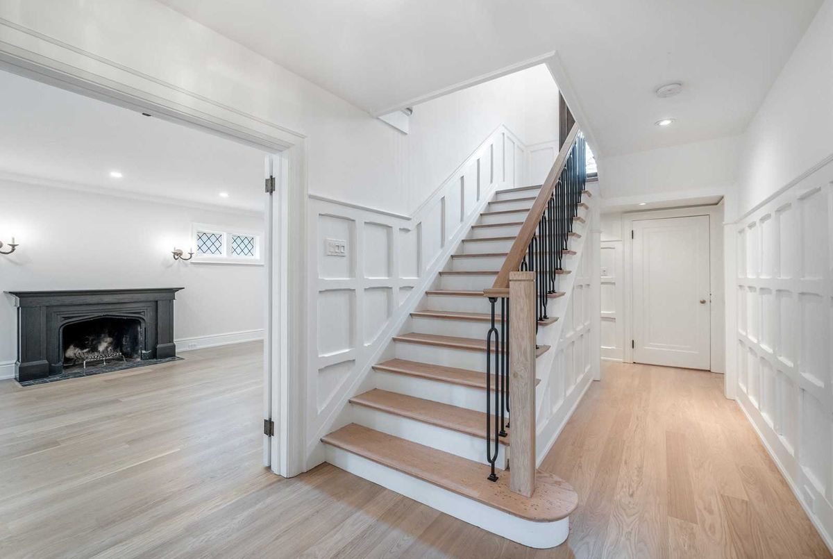 373 Glengrove Avenue W 373 Glengrove Avenue W Toronto C04