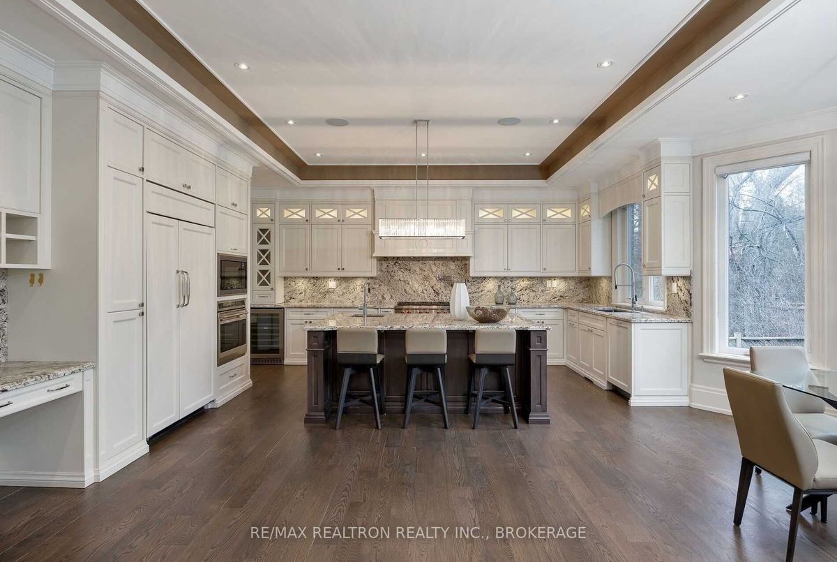 12 Waring Court 12 Waring Court Toronto C14