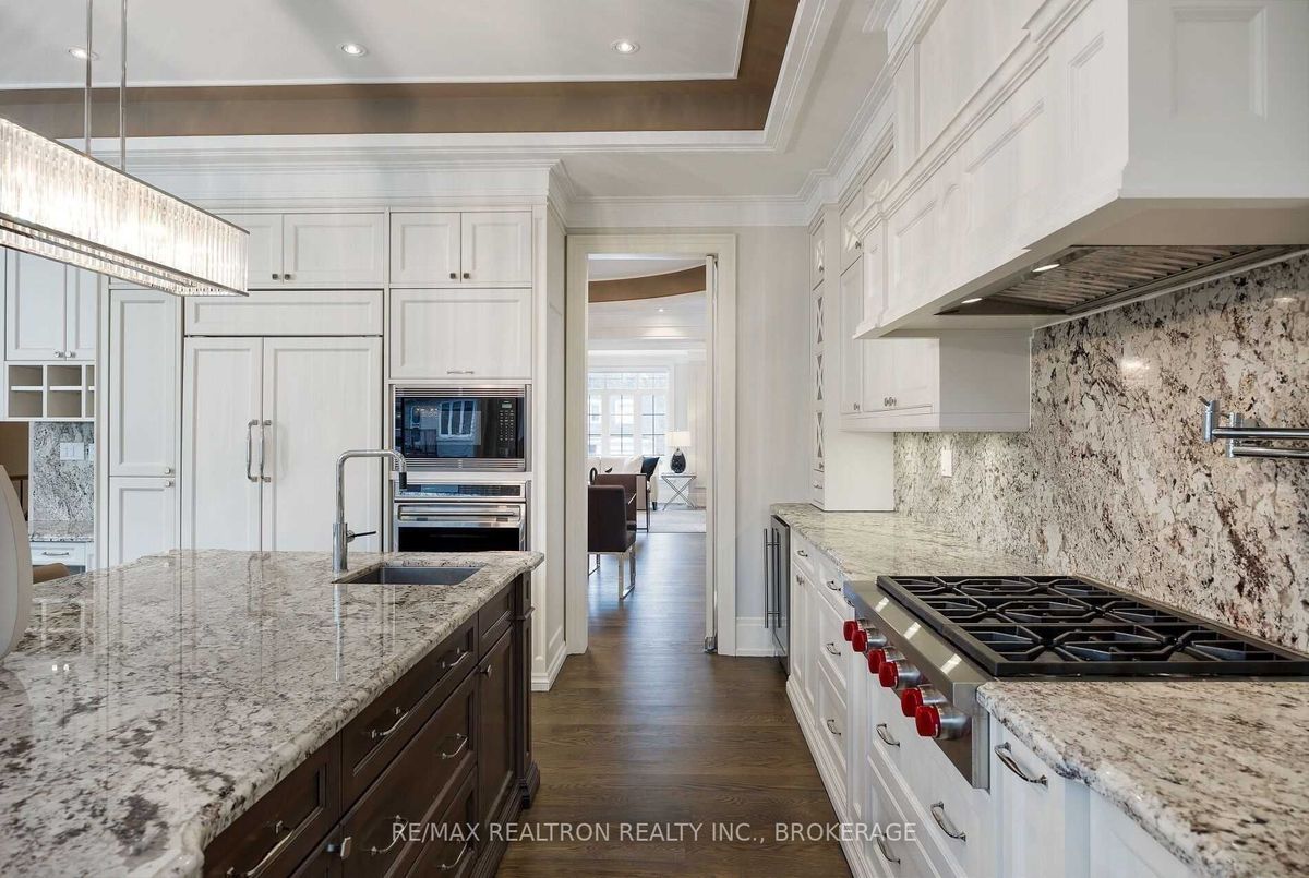 12 Waring Court 12 Waring Court Toronto C14