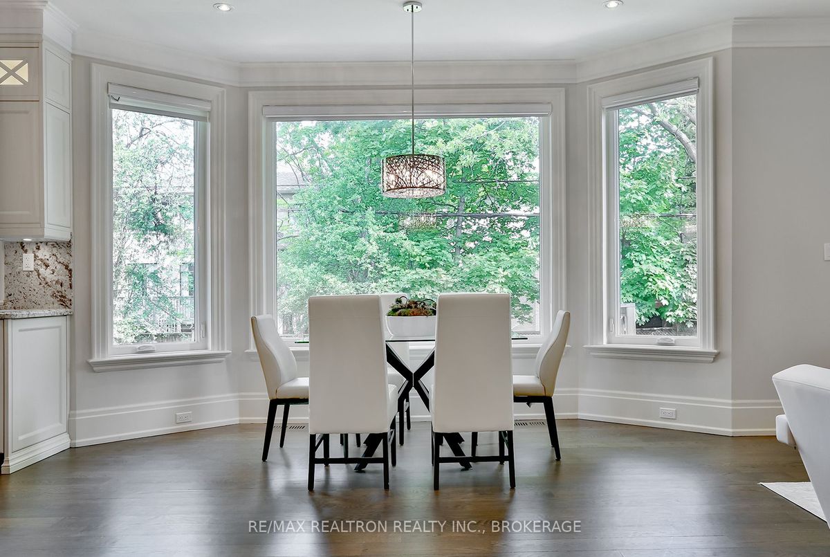 12 Waring Court 12 Waring Court Toronto C14