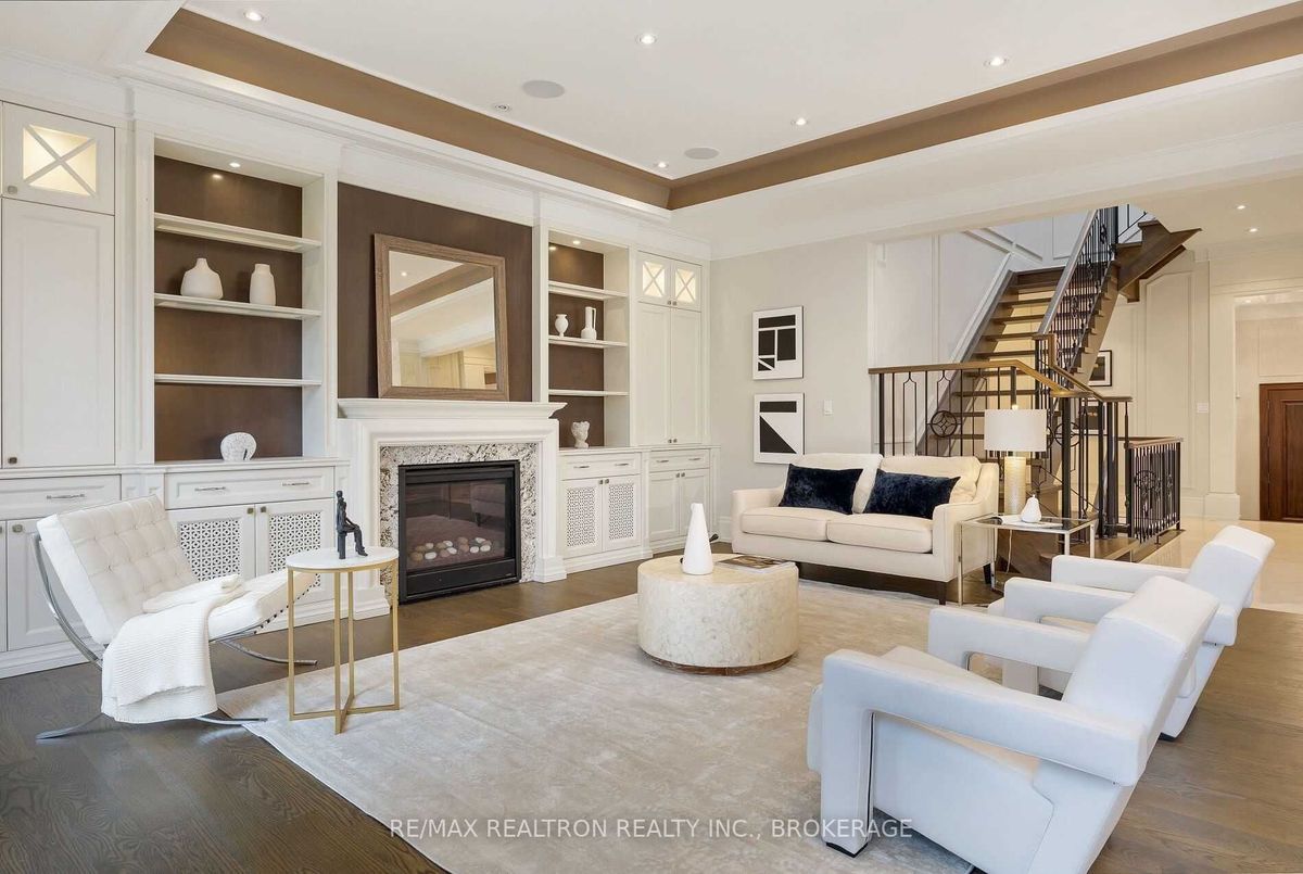 12 Waring Court 12 Waring Court Toronto C14