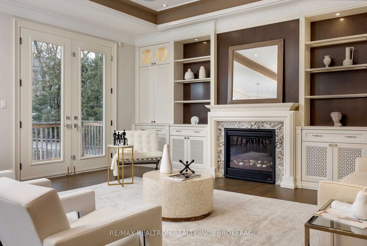 12 Waring Court 12 Waring Court Toronto C14