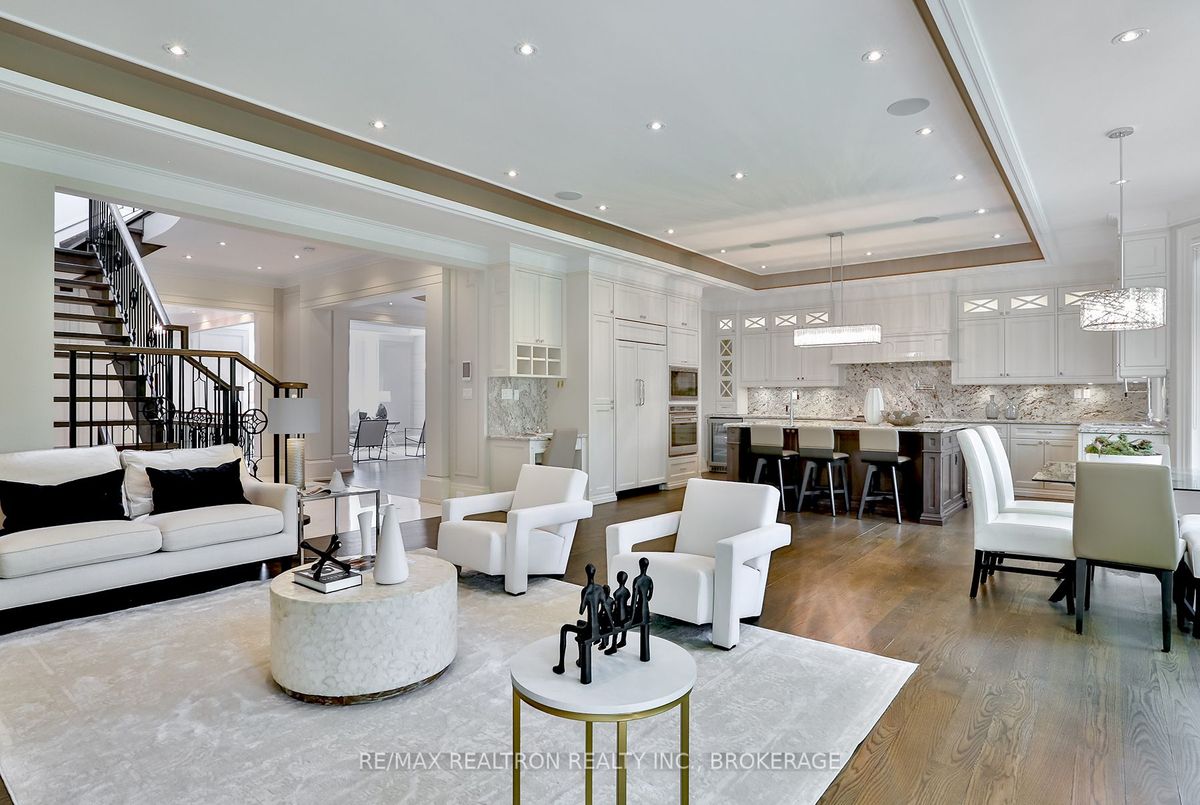 12 Waring Court 12 Waring Court Toronto C14