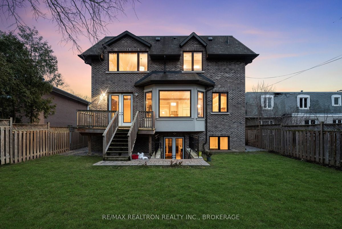 12 Waring Court 12 Waring Court Toronto C14