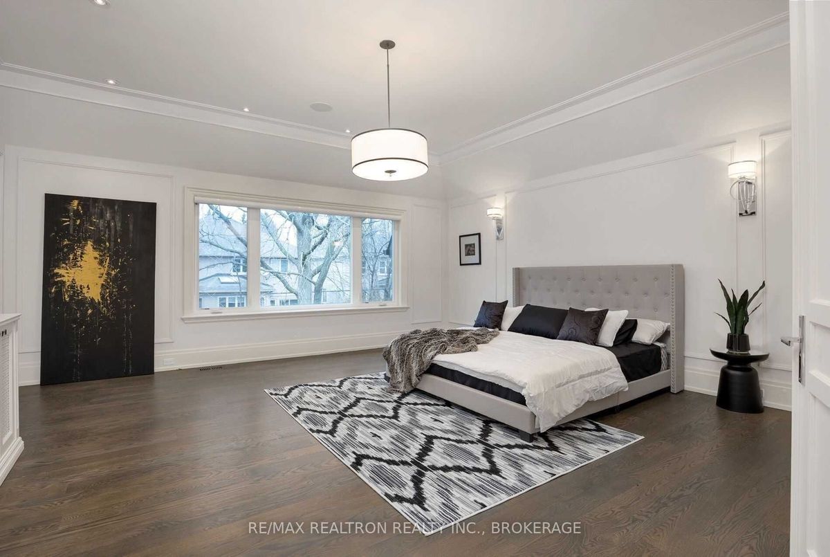 12 Waring Court 12 Waring Court Toronto C14