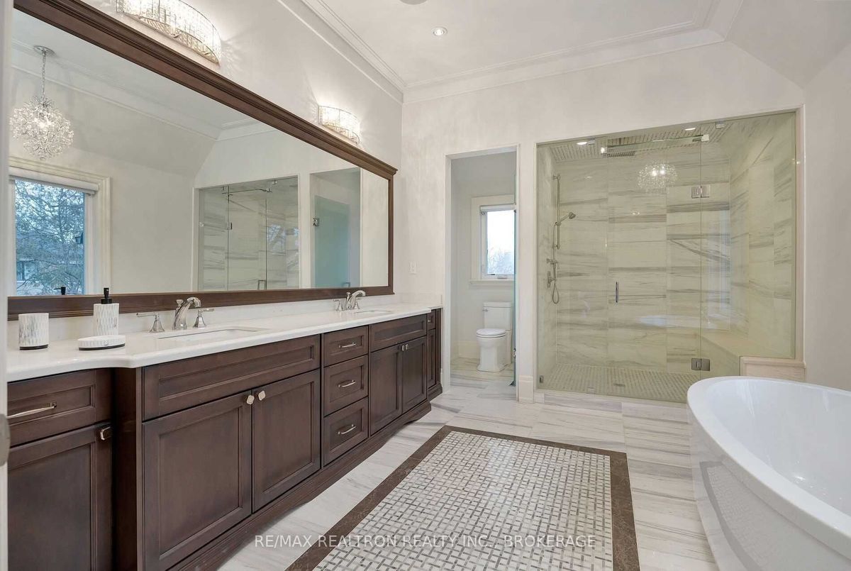 12 Waring Court 12 Waring Court Toronto C14