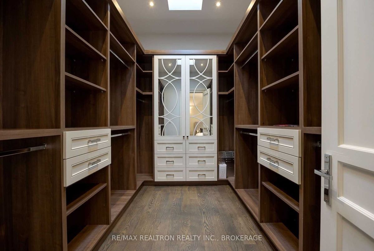 12 Waring Court 12 Waring Court Toronto C14