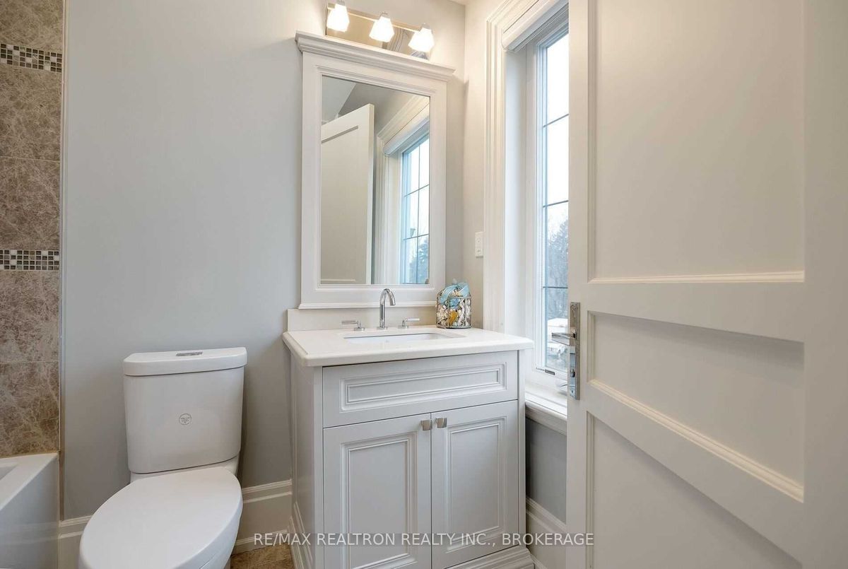 12 Waring Court 12 Waring Court Toronto C14