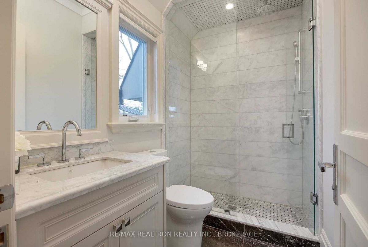 12 Waring Court 12 Waring Court Toronto C14