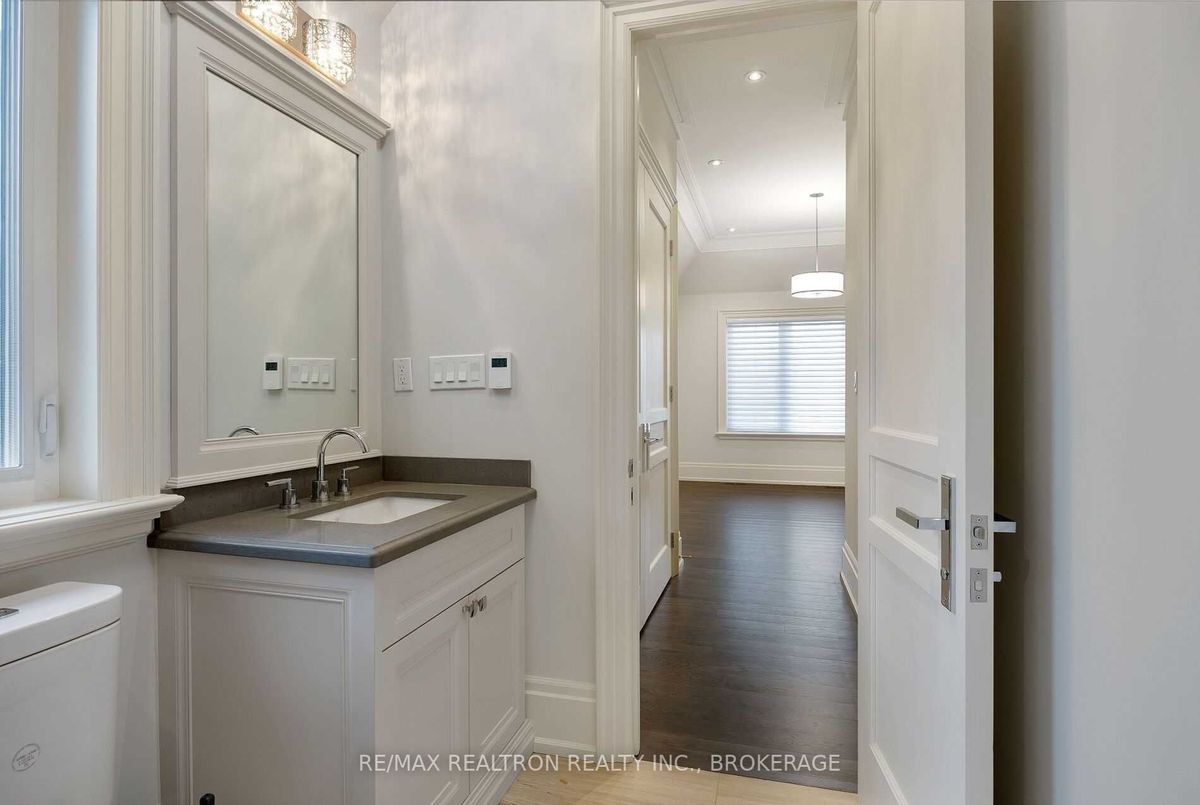 12 Waring Court 12 Waring Court Toronto C14