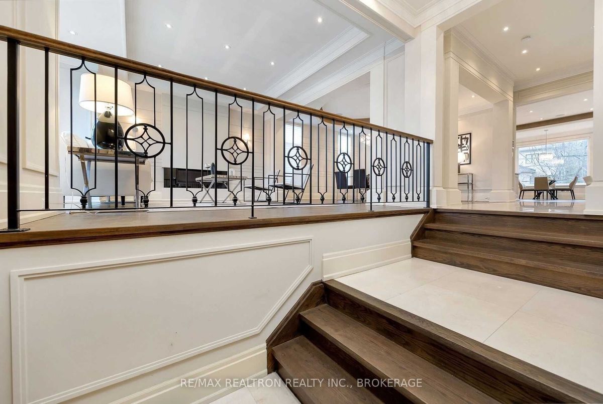 12 Waring Court 12 Waring Court Toronto C14