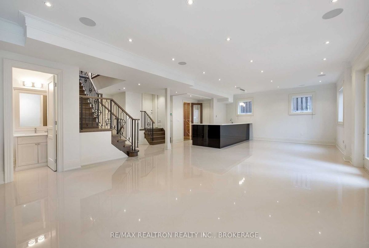 12 Waring Court 12 Waring Court Toronto C14