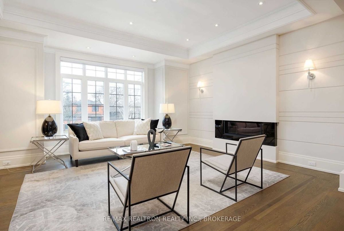 12 Waring Court 12 Waring Court Toronto C14