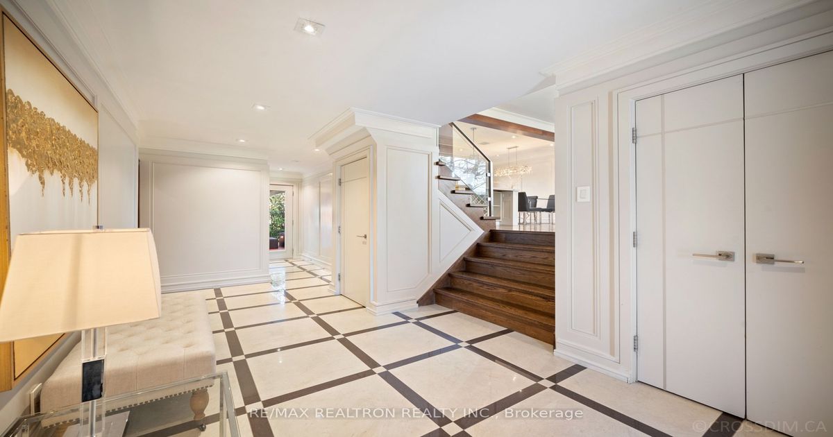 9 Waring Court Toronto C14