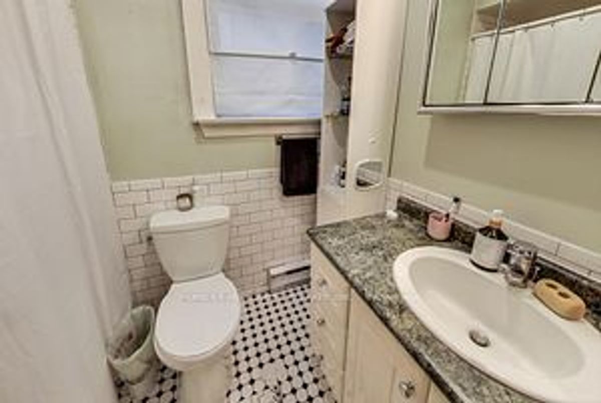 72 Walmer Road 72 Walmer Road Toronto C02