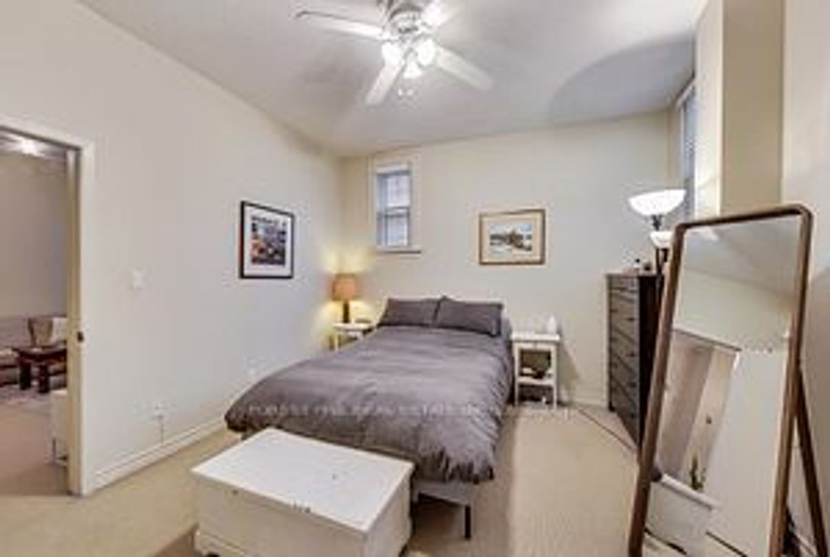 72 Walmer Road 72 Walmer Road Toronto C02