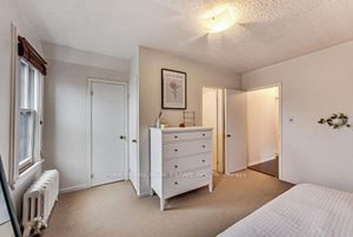 72 Walmer Road 72 Walmer Road Toronto C02