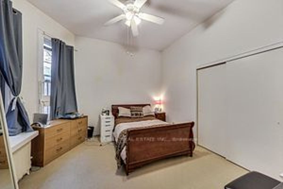 72 Walmer Road 72 Walmer Road Toronto C02