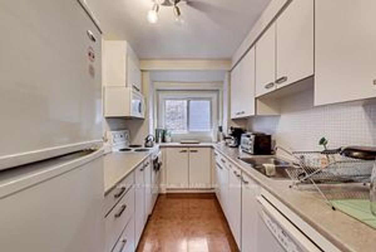 72 Walmer Road 72 Walmer Road Toronto C02