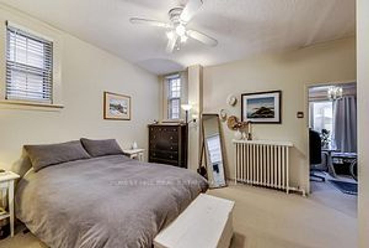 72 Walmer Road 72 Walmer Road Toronto C02